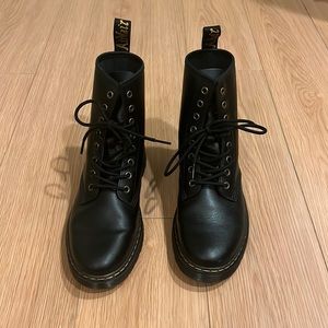 Doc Martens - Womens 10/Men’s 9